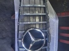 "Mercedes W205" radiator barmaqlığı
