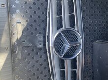 "Mercedes W204" radiator barmaqlığı