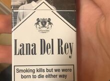"Lana Del Rey" dodaq boyası