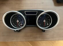 "Mercedes G63" cihazlar paneli