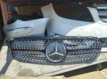 "Mercedes W205" barmaqlığı