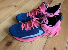 Кроссовки "Nike"