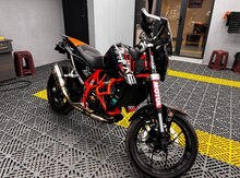 Motosiklıet "KTM Duke 690", 2016 il