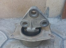 "Opel Astra" mühərrik yastığı