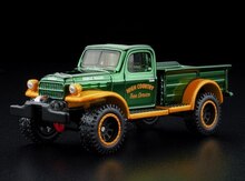 "RLC Exclusive Holiday 1952 Dodge Power-Wagon" modeli