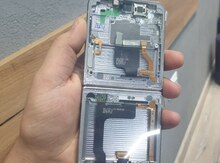 "Samsung Galaxy Z Flip 4" ekranı