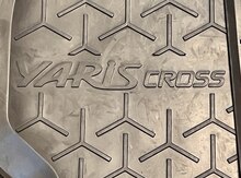 "Toyota Yaris cross" ayaqaltı rezini