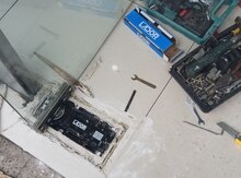 Şüşə qapıların təmiri