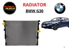 "BMW G30 530i" su radiatoru