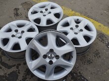 "Toyota Corolla" diskləri R15