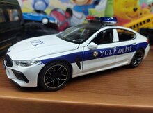 Oyuncaq polis maşını 