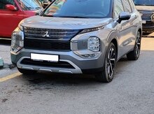 Mitsubishi Outlander, 2023 il