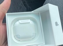 AirPods 4  