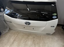 "Toyota Prius V" baqajı