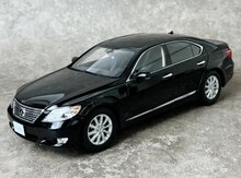 "2010 LEXUS LS460 Norev 1/18" modeli