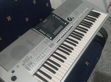 Piano"Yamaha psr s 710"