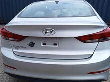 "Hyundai Elantra" baqaj kapotu