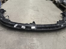 "Lixiang L9" orta farası