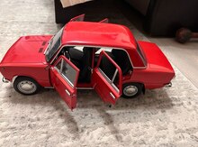 "Lada Vaz 2101 1:8" modeli 
