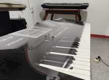 Sintezator "Roland va 76"