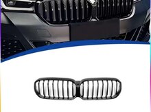 "BMW G30" radiator barmaqlığı