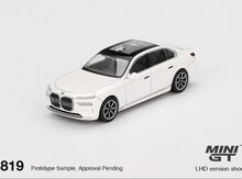 "Mini GT BMW I7" modeli