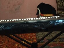 Sintezator "Korq pa 700"