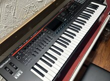 "Roland FANTOM-06" sintezator 