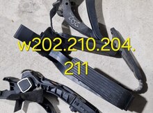 "Mercedes-Benz" qaz pedalı