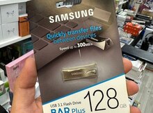 USB flaş və yaddaş kartları