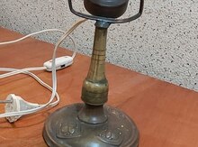 Antik pirinç masaüstü lampa
