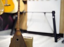 Dombra musiqi aləti 