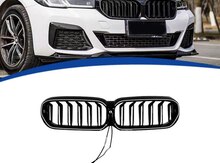 "BMW G30" üçün işıqlı radiator barmaqlığı
