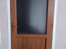 Plastik qapı 
