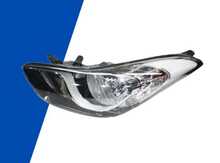"Hyundai Elantra 2011" farası