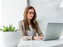 Ofis-menecer işi axtarıram