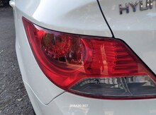 "Hyundai Accent" farası