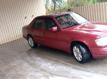 Mercedes E 220, 1992 il