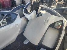 "Toyota Aqua" qapıları