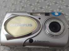 Цифровой фотоапаpaт "Olympus" 