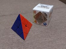 Kubik rubik "pramida"