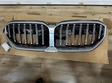 "BMW G60" radiator barmaqlığı