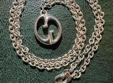 Gümüş boyunbağı "Gucci"