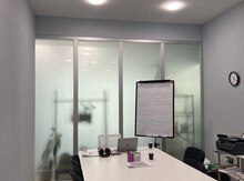 Ofis masası və oturacaqları