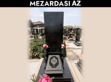 Ətrafında oturacaq olan məzar və qəbir daşları