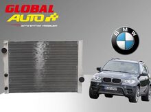 "BMW X5 E70" su radiatoru