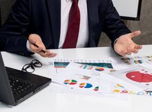 Auditor tələb olunur