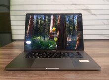 Apple MacBook