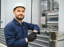 Elektrik köməkçisi tələb olunur