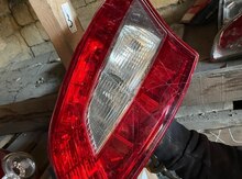 “Nissan Maxima” stop işığı